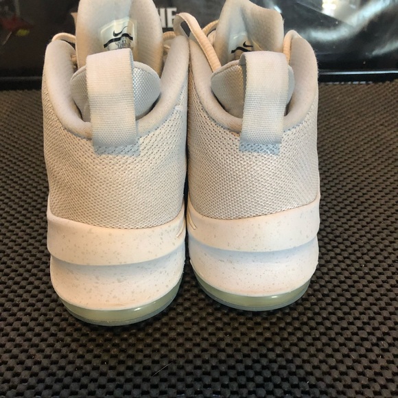 Nike basketball shoes size 8.5 men white - Picture 4 of 6